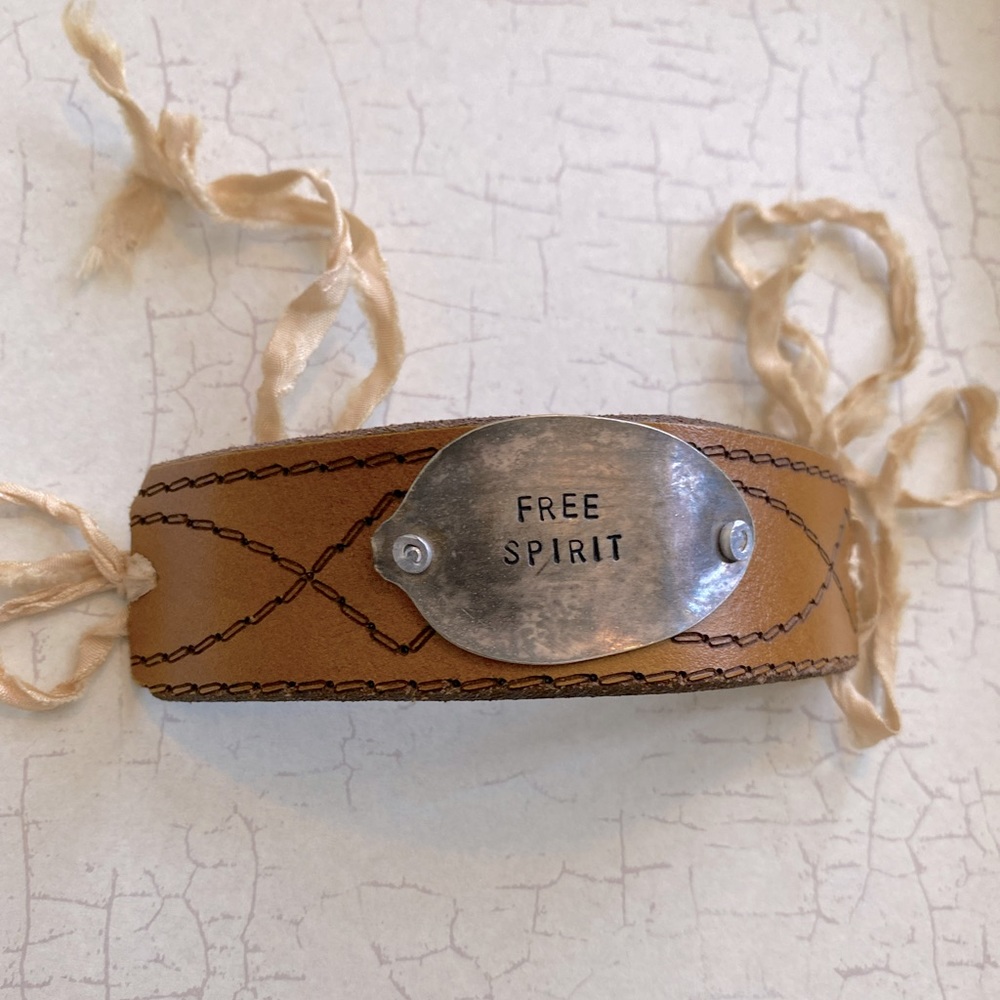 “Free Spirit” Word Stamped Spoon Leather Cuff Wrap Tie Bracelet
